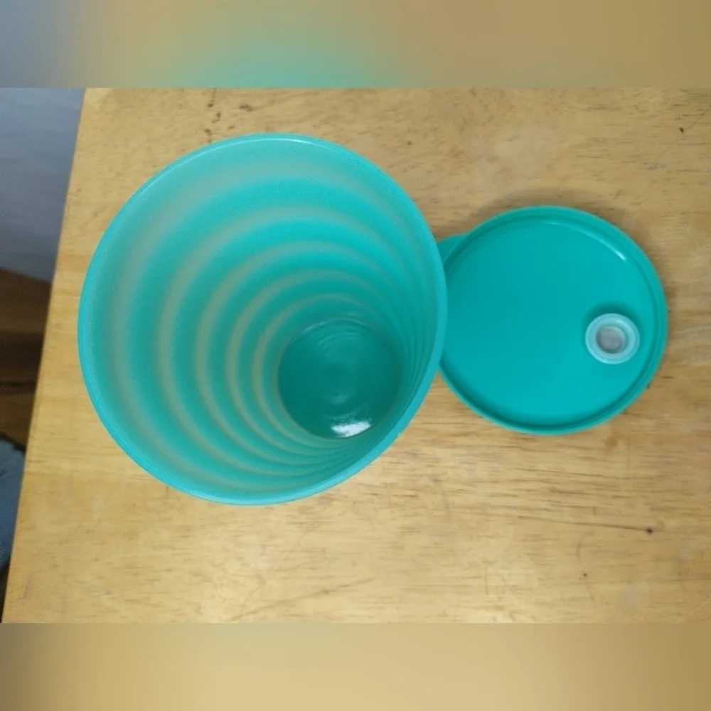 New Tupperware green 500ML impressions cup with lid and straw hole